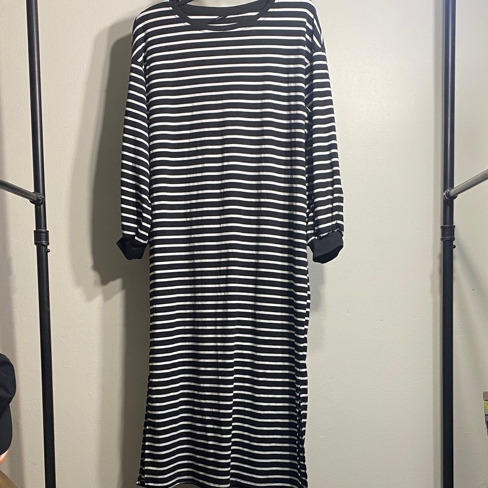 Elegant Monochrome Striped Long Sleeve Dress